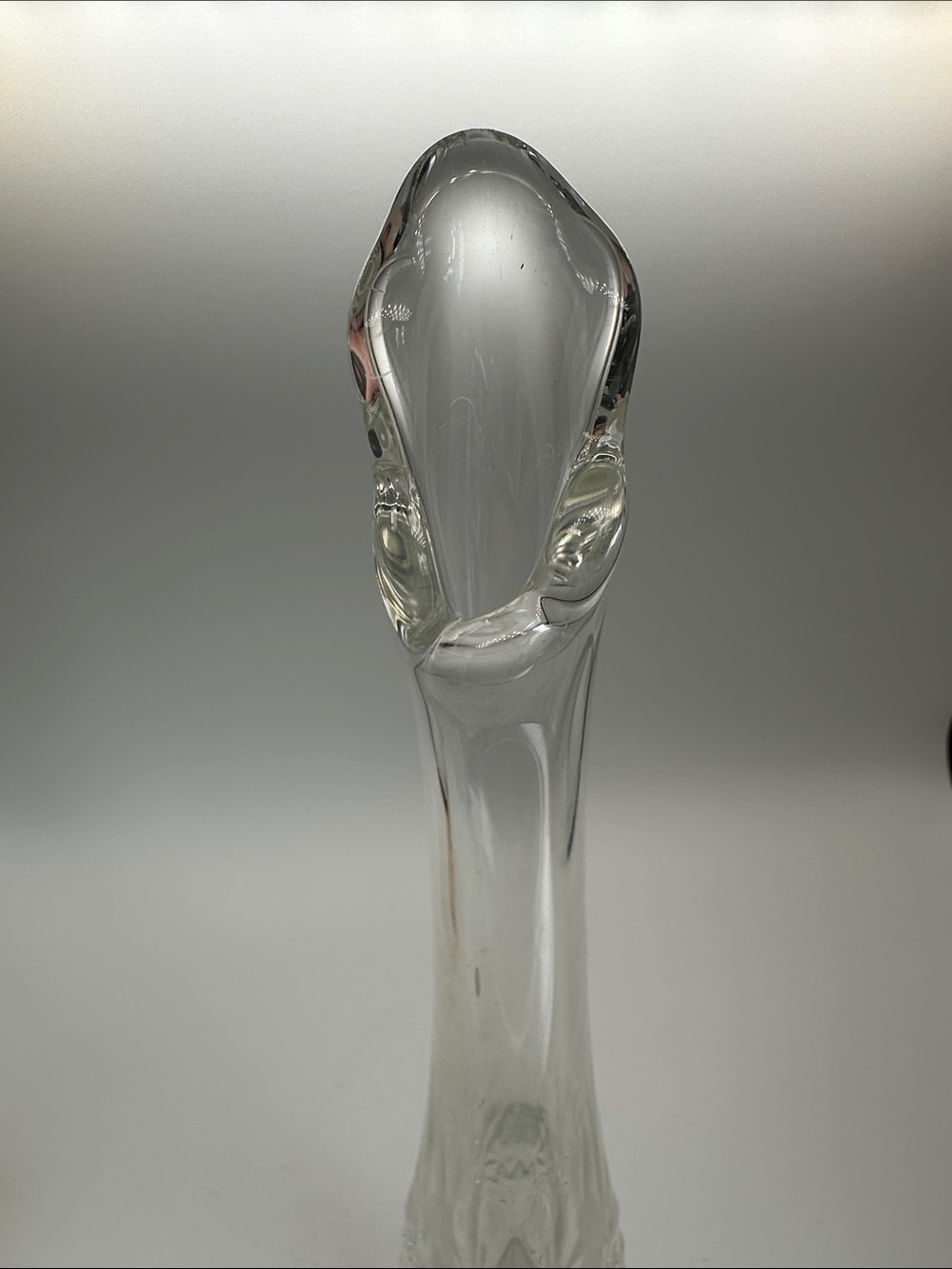 Clear footed swung bud vase mcm star pattern base (S) - Picture 2 of 8